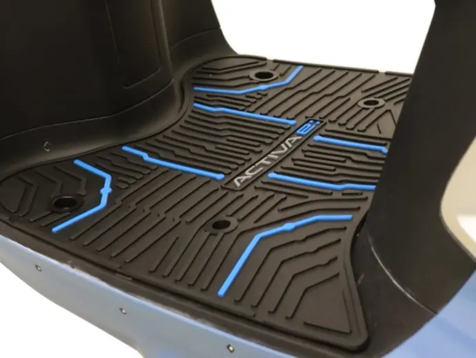QC1 floor mat with locks